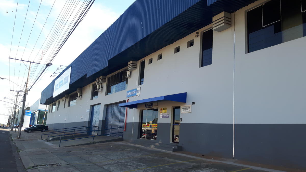 Condutores de descida instalados na faxada