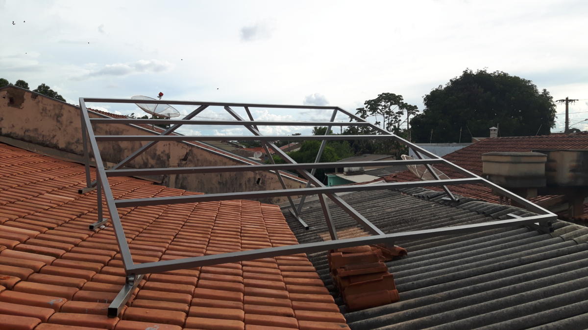 Estrutura metálica para instalação dos módulos