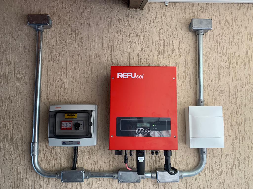 Inversor Refusol e String Box Instalados